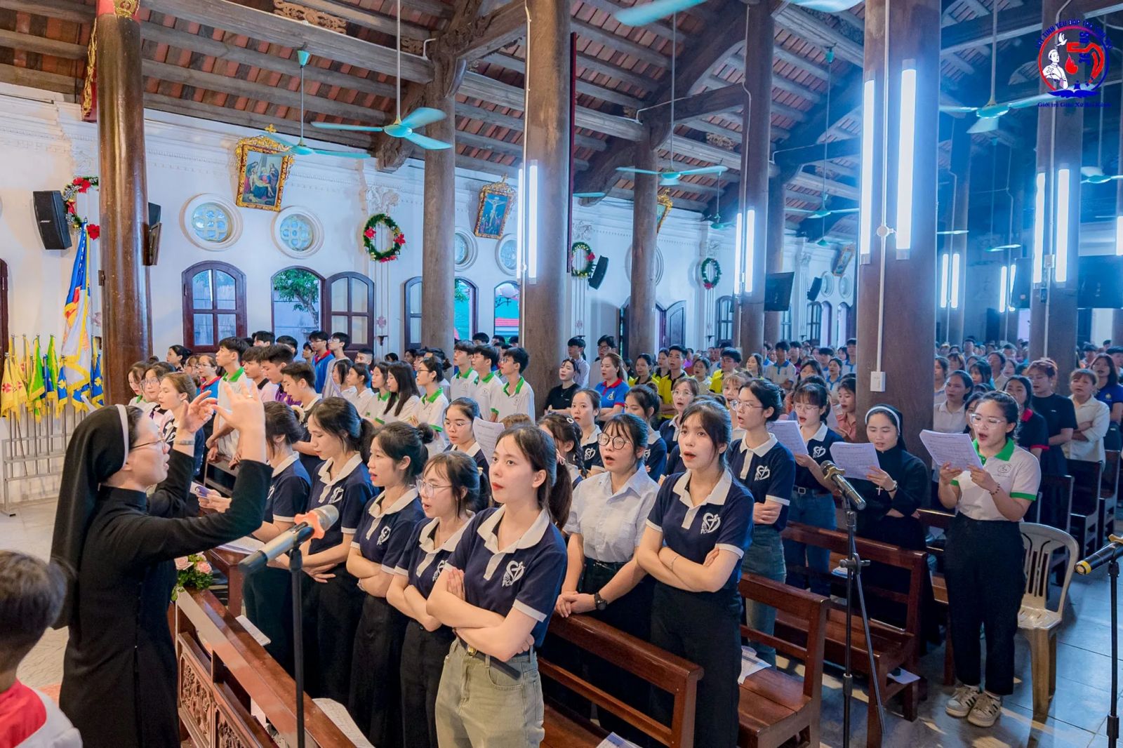 Giới trẻ Giáo xứ Bói Kênh mừng lễ quan thầy và kỷ niệm 20 năm thành lập