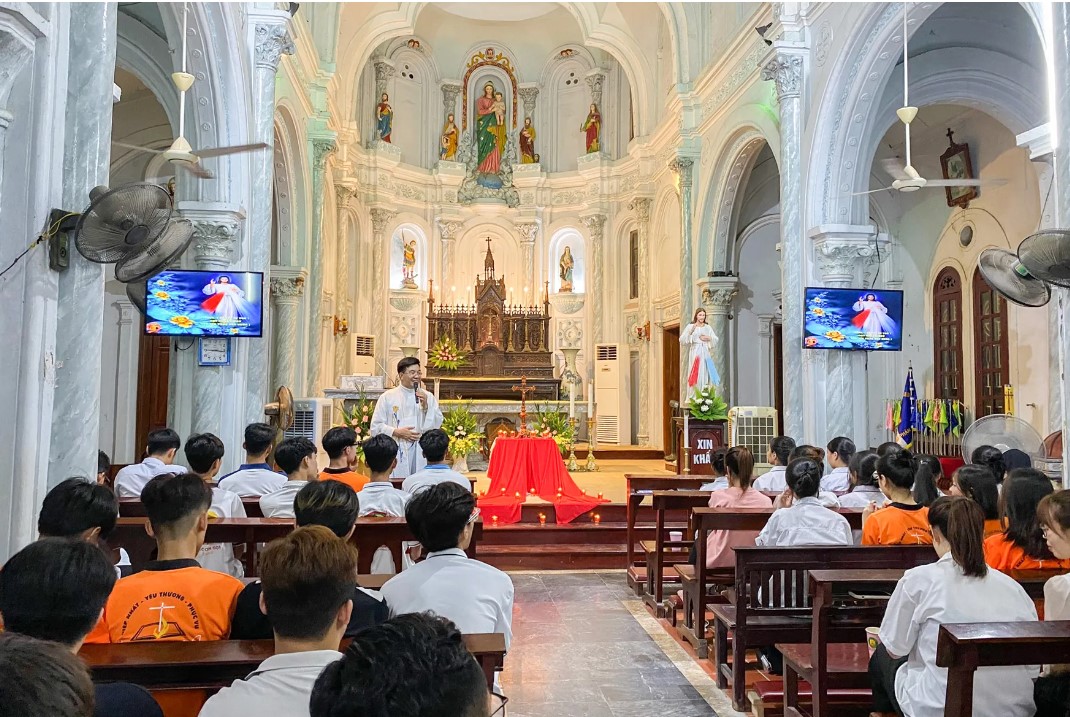 Giới trẻ liên miền An Phú – Đinh Đồng – Bói Hạ cầu nguyện cho năm học mới
