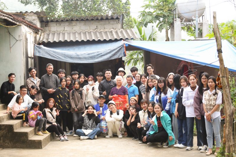 Giới trẻ Phương Trung: Thiện nguyện “Cùng Giêsu lên núi” tại giáo họ Bình Tân