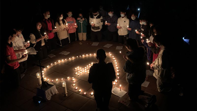 Giới trẻ giáo xứ Trung Lương cầu nguyện trong tâm tình mùa Vọng