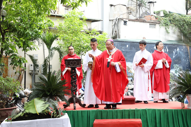 Lễ Lá khai mạc Tuần Thánh 2021 tại nhà thờ Chính tòa Hà Nội