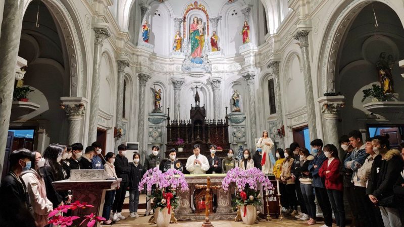 Giới trẻ giáo xứ An Phú buổi cầu nguyện đầu năm mới Nhâm Dần