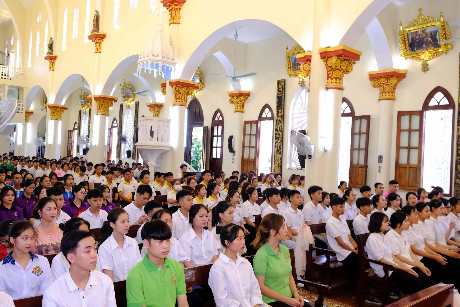 Cha Giuse Tạ Minh Quý chia sẻ với người trẻ về chủ đề : “Giới trẻ cùng nhau hiệp hành”